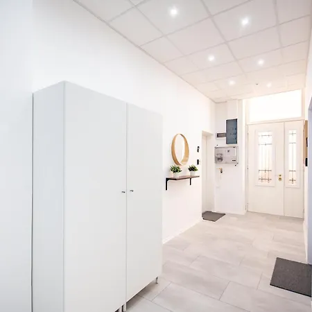 Cheerful In Center Apartament