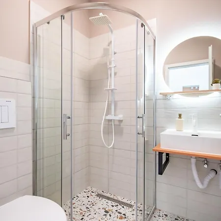 Cheerful In Center * Budapešť